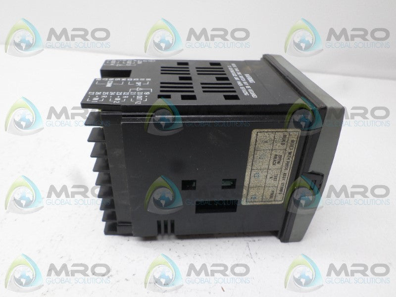 HONEYWELL DC3200-CE-000R-210-00000-E0-0 TEMPERATURE CONTROLLER *NEW NO BOX*