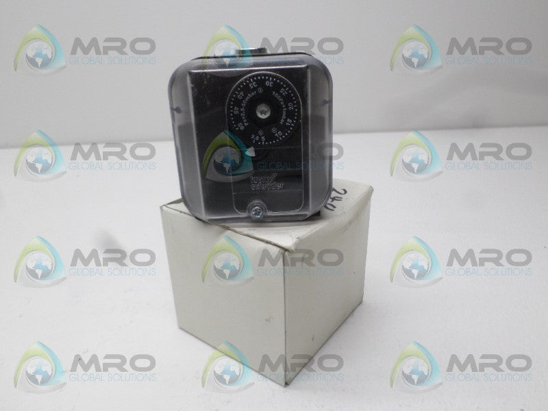 KROM SCHRODER 84447350 DG50U-3 GAS PRESSURE SWITCH *NEW IN BOX*