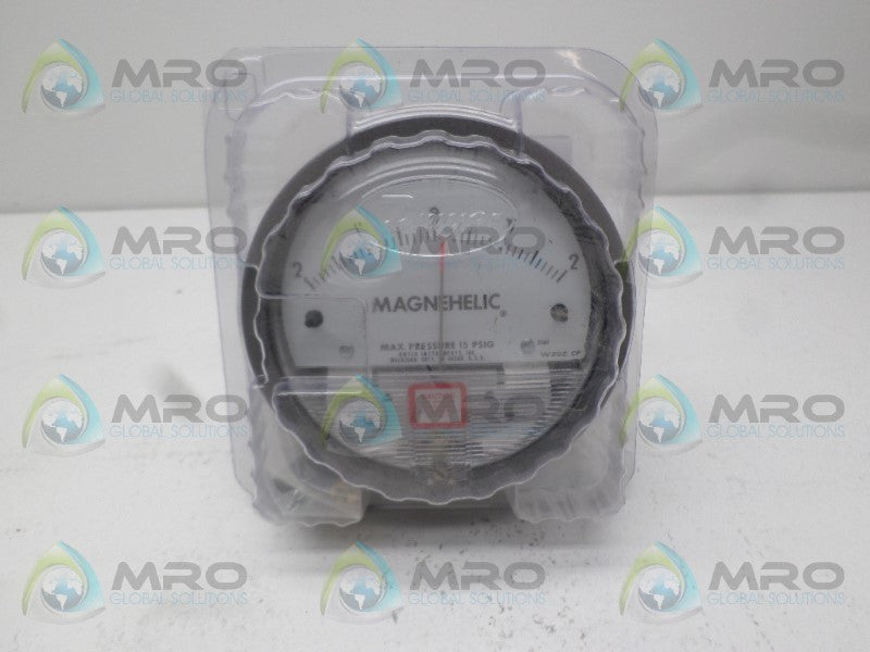 DWYER 2304 PRESSURE GAUGE 2-0-2" WC * NEW IN ORIGINAL PACKAGE *