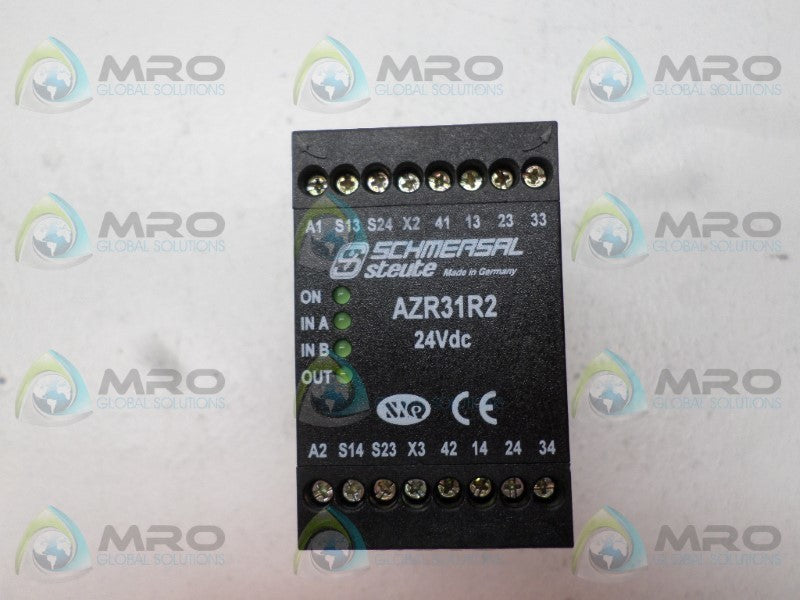 SCHMERSAL AZR31R2 SAFETY RELAY 24VDC *USED*