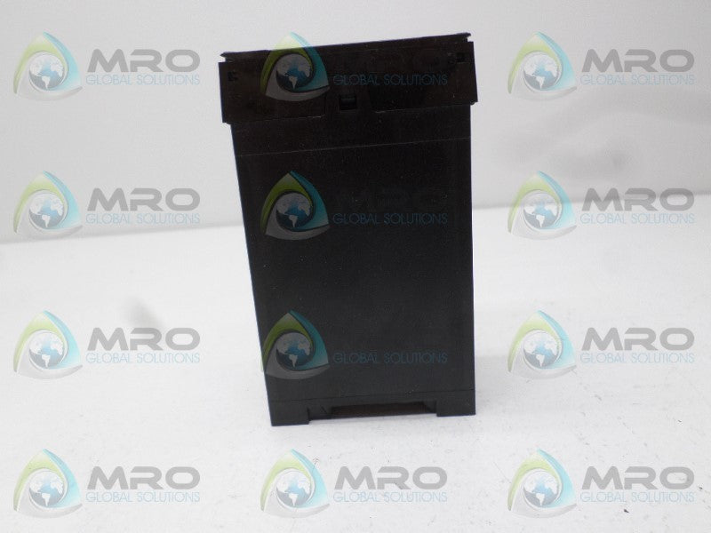 SCHMERSAL AZR31R2 SAFETY RELAY 24VDC *USED*