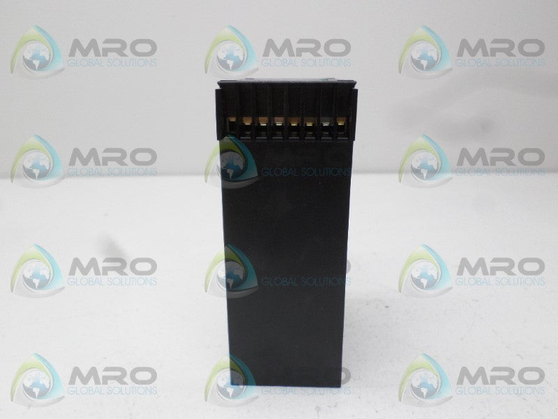 SCHMERSAL AZR31R2 SAFETY RELAY 24VDC *USED*