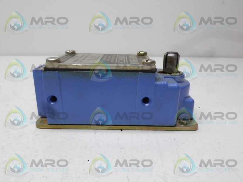 DENISON L100WS LOX SWITCH *NEW NO BOX*