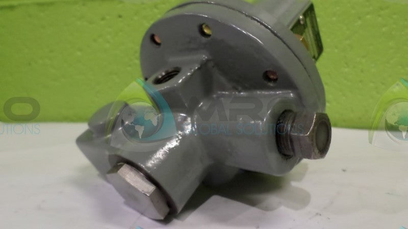 FISHER R000464094 REGULATOR *NEW IN BOX*