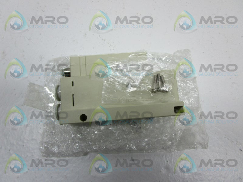 SMC SV2000-52U-1AR-C10 END PLATE BLOCK ASSEMBLY  NSMP