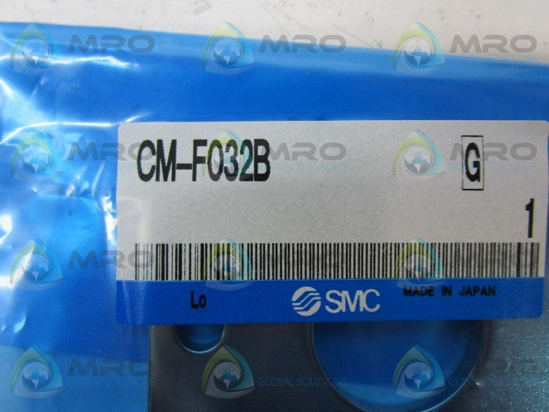 SMC CM-F032B FLANGE BRACKET * NEW IN FACTORY BAG *