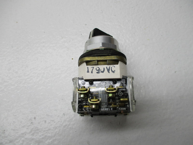 ALLEN BRADLEY 800T-J2KE7 SER. T UNMP
