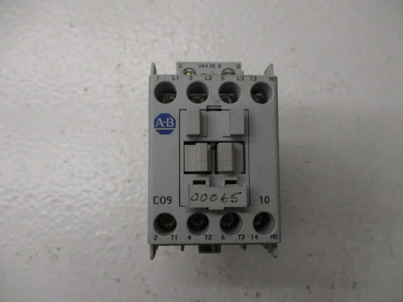 ALLEN BRADLEY 100-C09D10 SER. A 24VDC UNMP