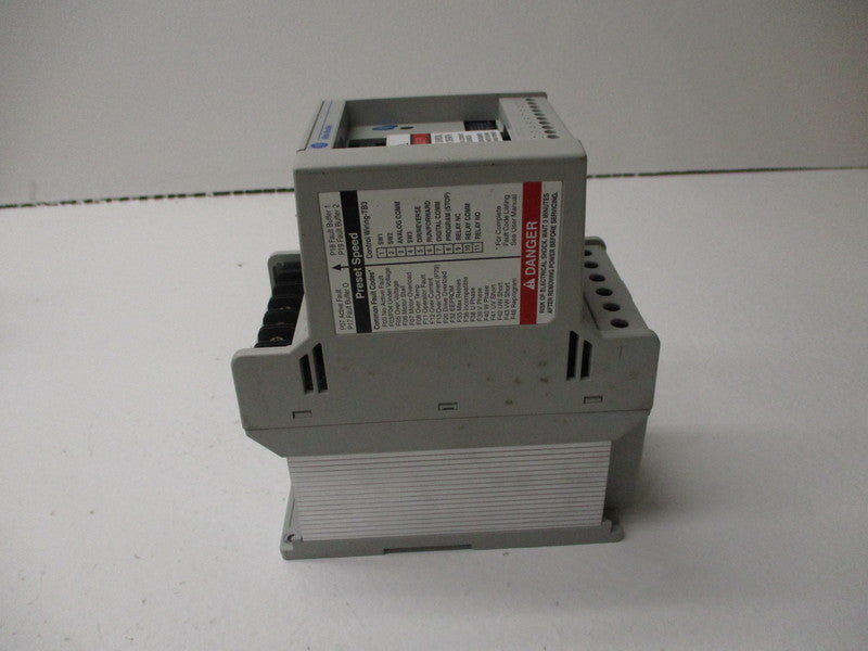 ALLEN BRADLEY 160-BA03NPS1 SER. C F/W 7.06 380-460V 2.8A UNMP