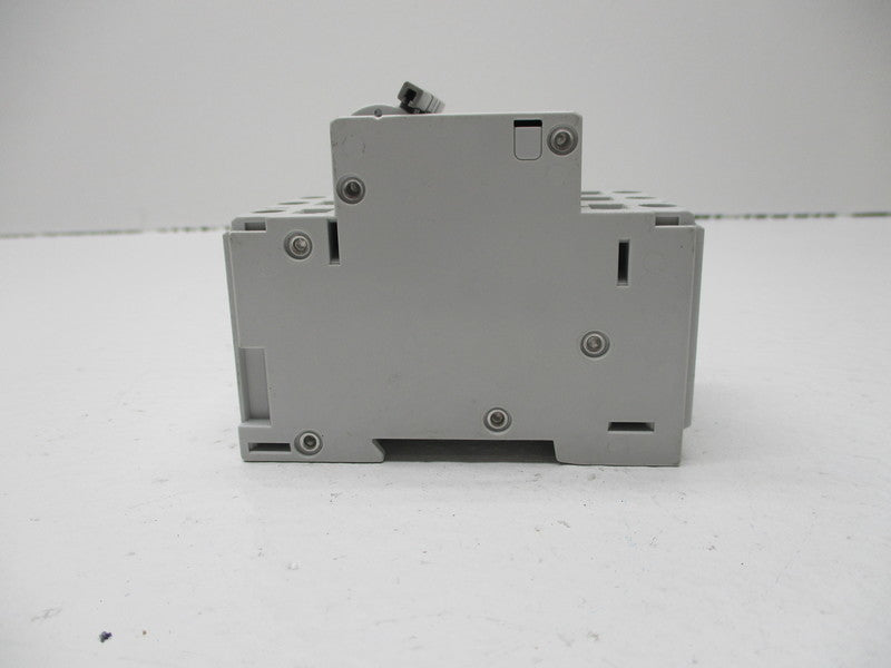 ALLEN BRADLEY 1492-CB3G100 CIRCUIT BREAKER SER. C 10A 277V NSNP
