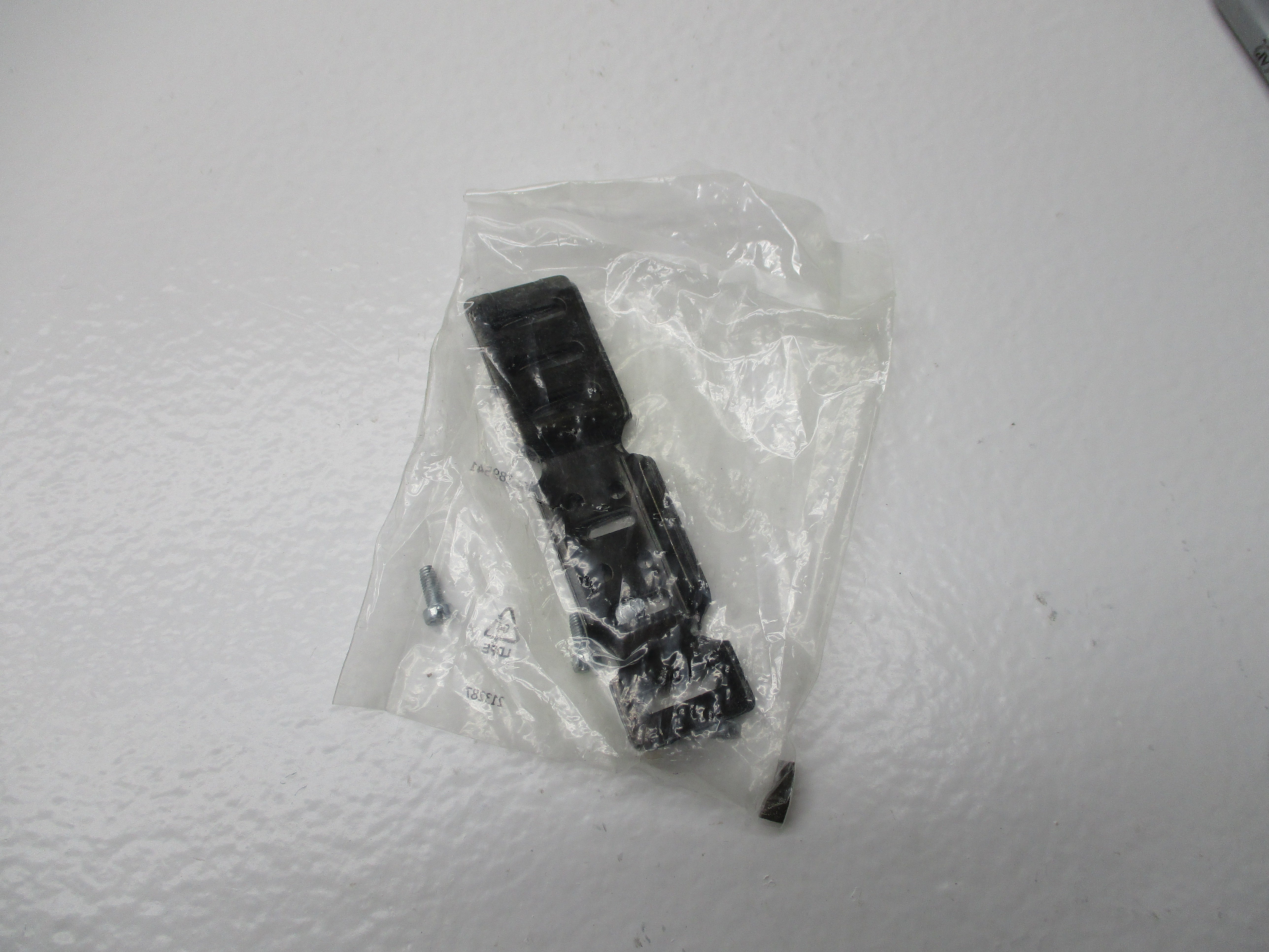 FESTO CPV10/14-VI-BG-RWL-B MOUNTING KIT * NEW IN FACTORY BAG *
