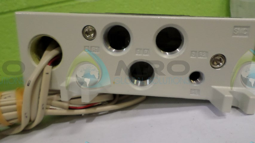 SMC VV5Q41-03C0LD2-W MANIFOLD BASE MOUNT *NEW IN BOX*