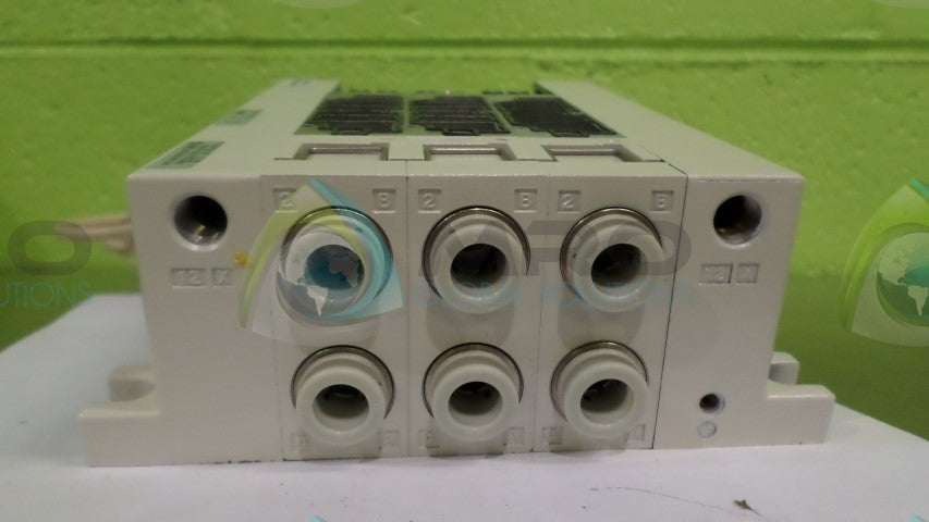 SMC VV5Q41-03C0LD2-W MANIFOLD BASE MOUNT *NEW IN BOX*