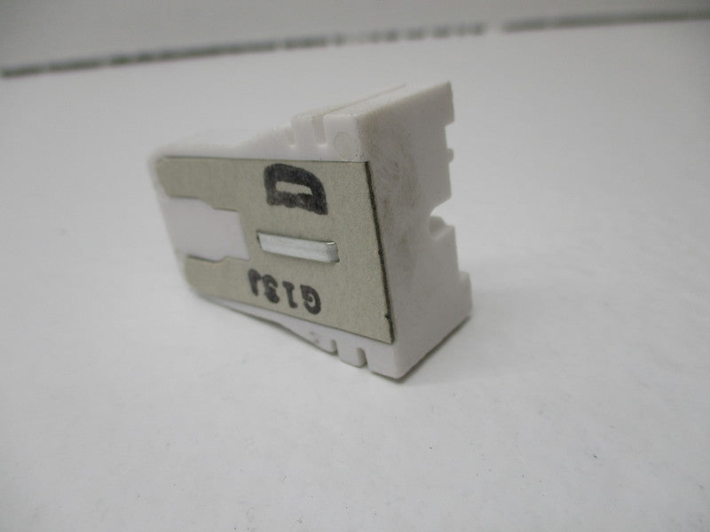 LEVITON 13351-D LAMP HOLDER  NSMP