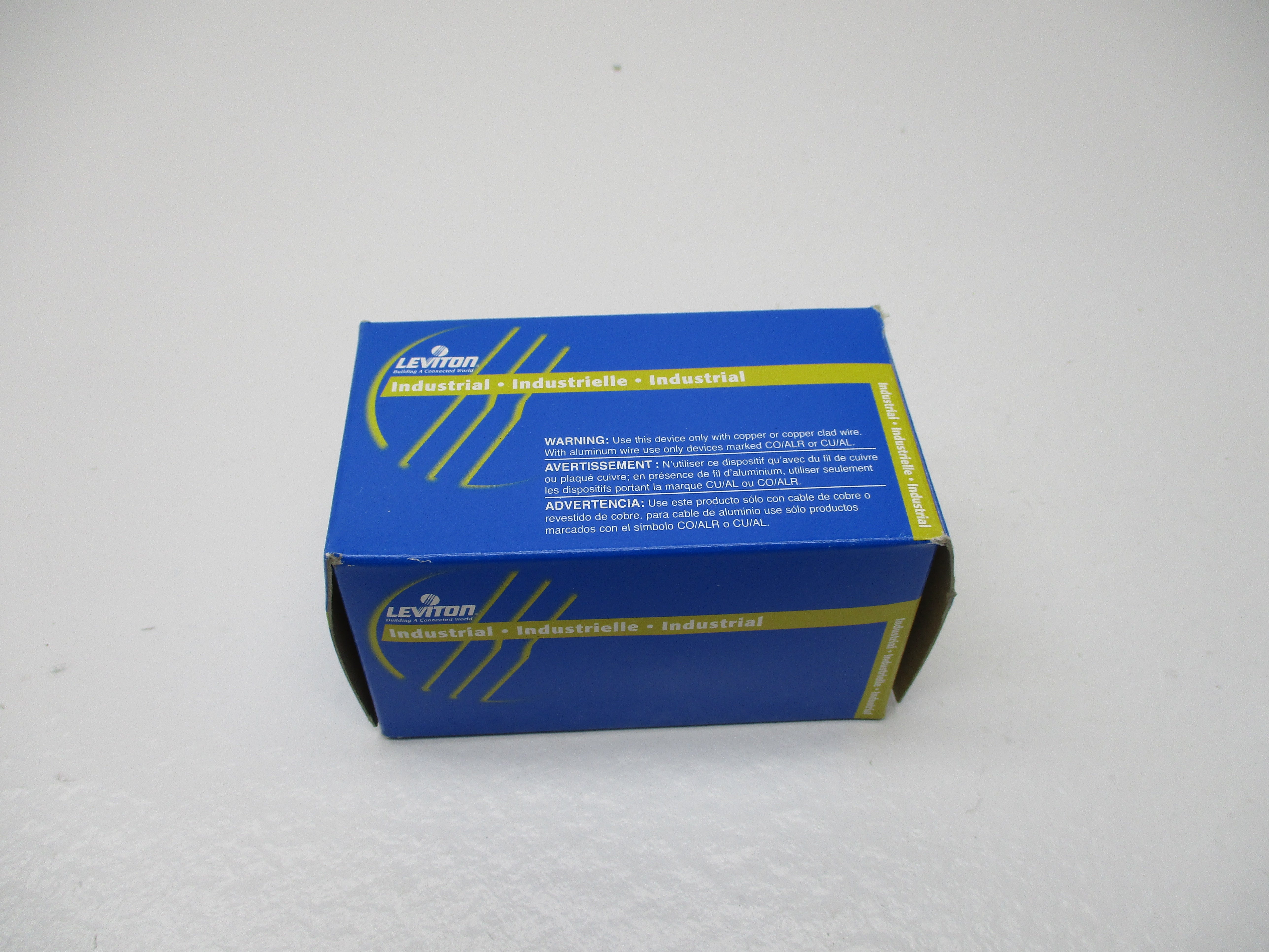 LEVITON 2321 LOCKING PLUG *NEW IN BOX*