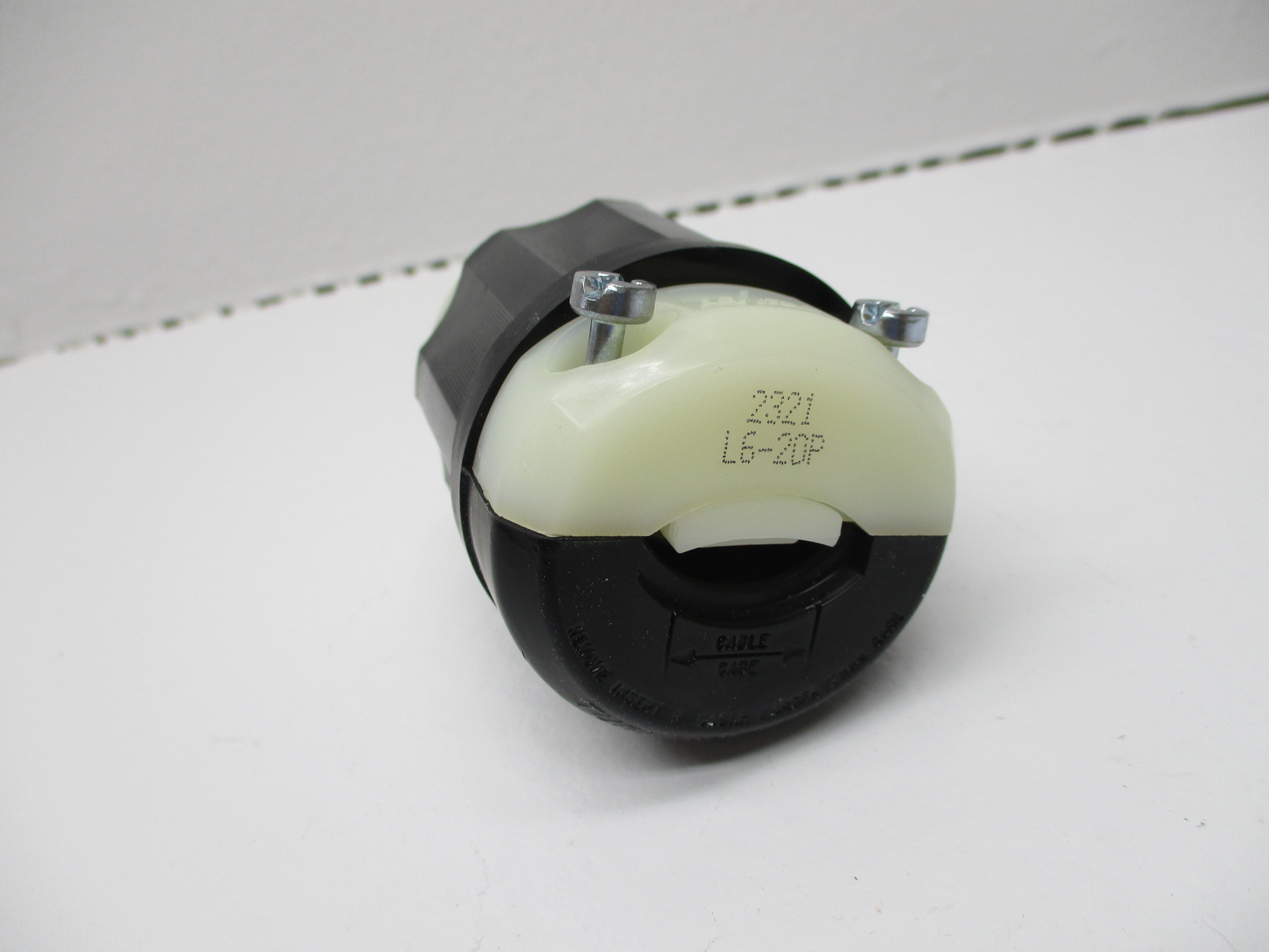 LEVITON 2321 LOCKING PLUG *NEW IN BOX*