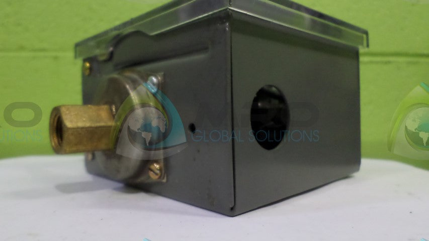 CLEAVER BROOKS L404Y1050 PRESSURE CONTROL *NEW NO BOX*