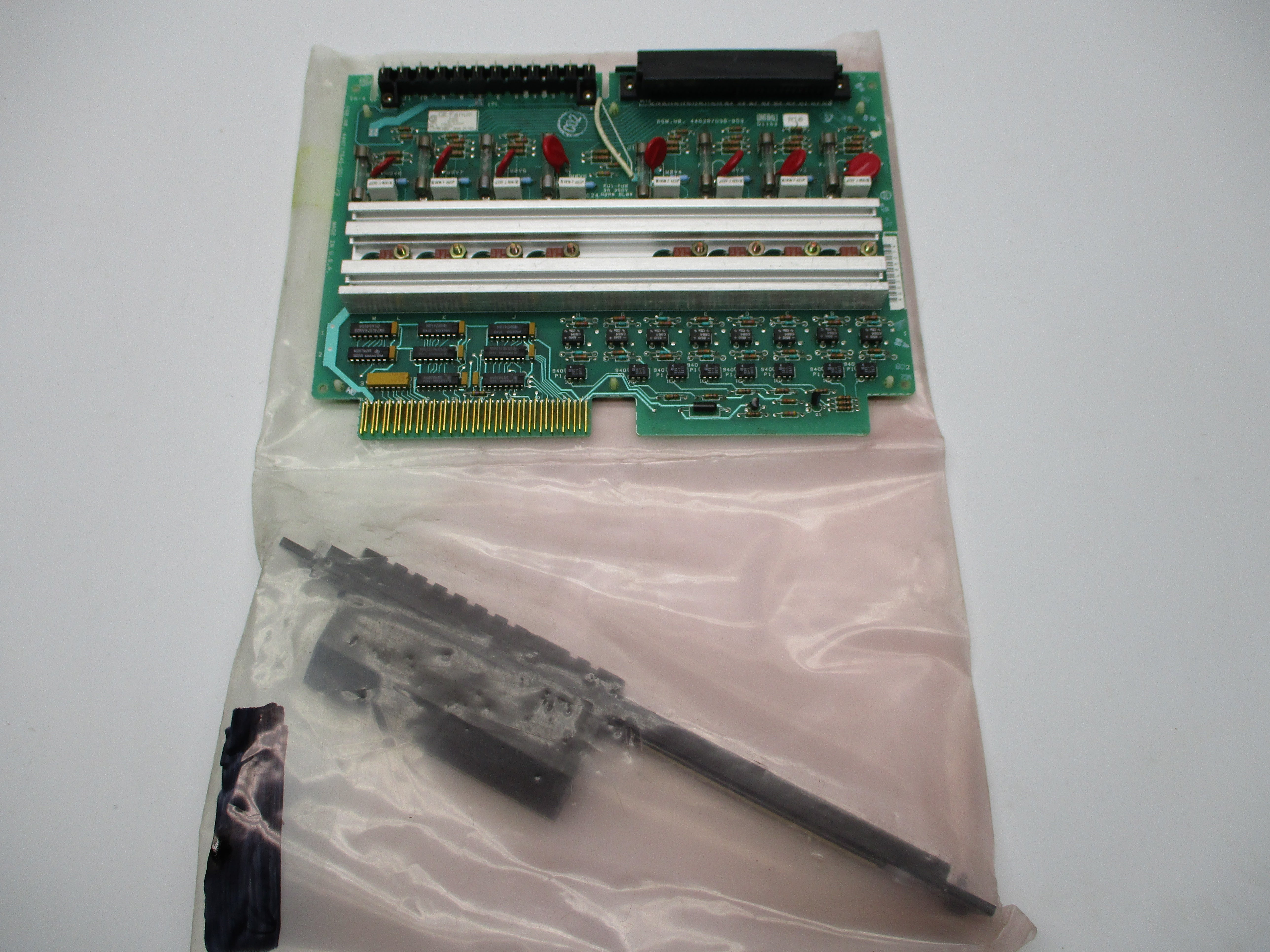 GE FANUC IC600BF904K OUTPUT MODULE *USED*