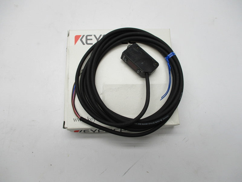 KEYENCE PZ-V31 PHOTO SENSOR SWITCH *NEW IN BOX*