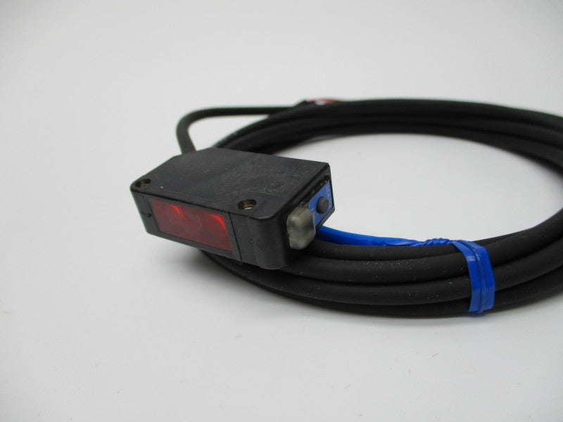 KEYENCE PZ-V31 PHOTO SENSOR SWITCH *NEW IN BOX*