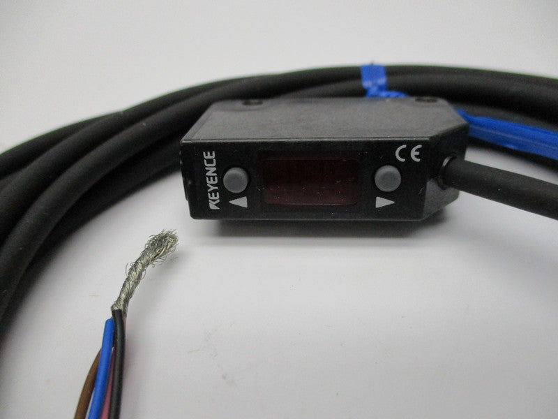 KEYENCE PZ-V31 PHOTO SENSOR SWITCH *NEW IN BOX*