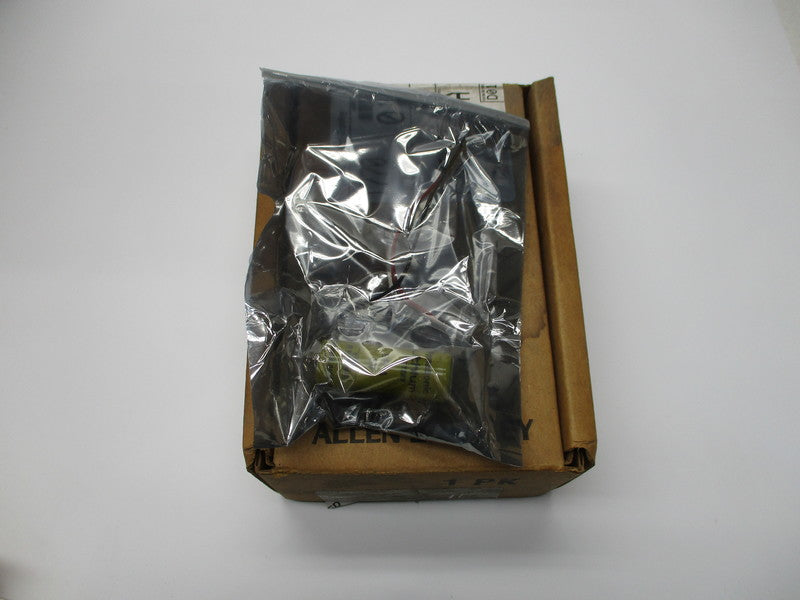 ALLEN BRADLEY 1770-XYC (BR/WH) SER. A NSMP