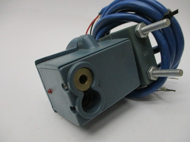 CUTLER HAMMER 1550B-6517 SER. B2 10-30VDC UNMP