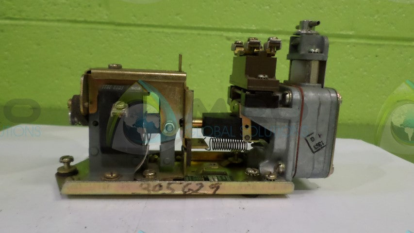 SQUARE D B0-4E PNEUMATIC TIMING RELAY *NEW NO BOX*