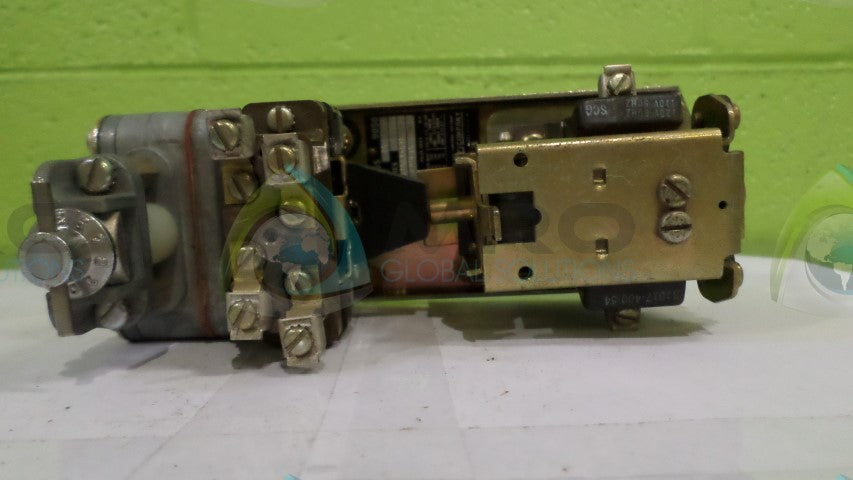SQUARE D B0-4E PNEUMATIC TIMING RELAY *NEW NO BOX*