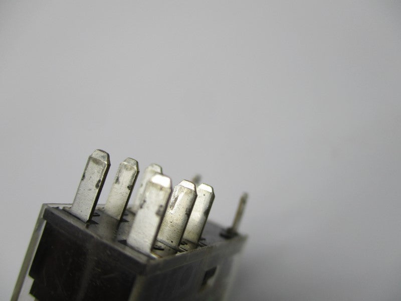 INDUSTRIAL SPARE PART 700-HK32A1-4 SER. A 120VAC 5A UNMP