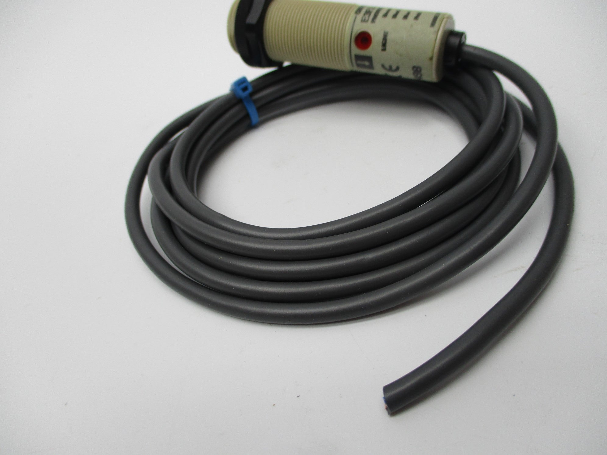 OMRON E3F2-3DB4 UNMP