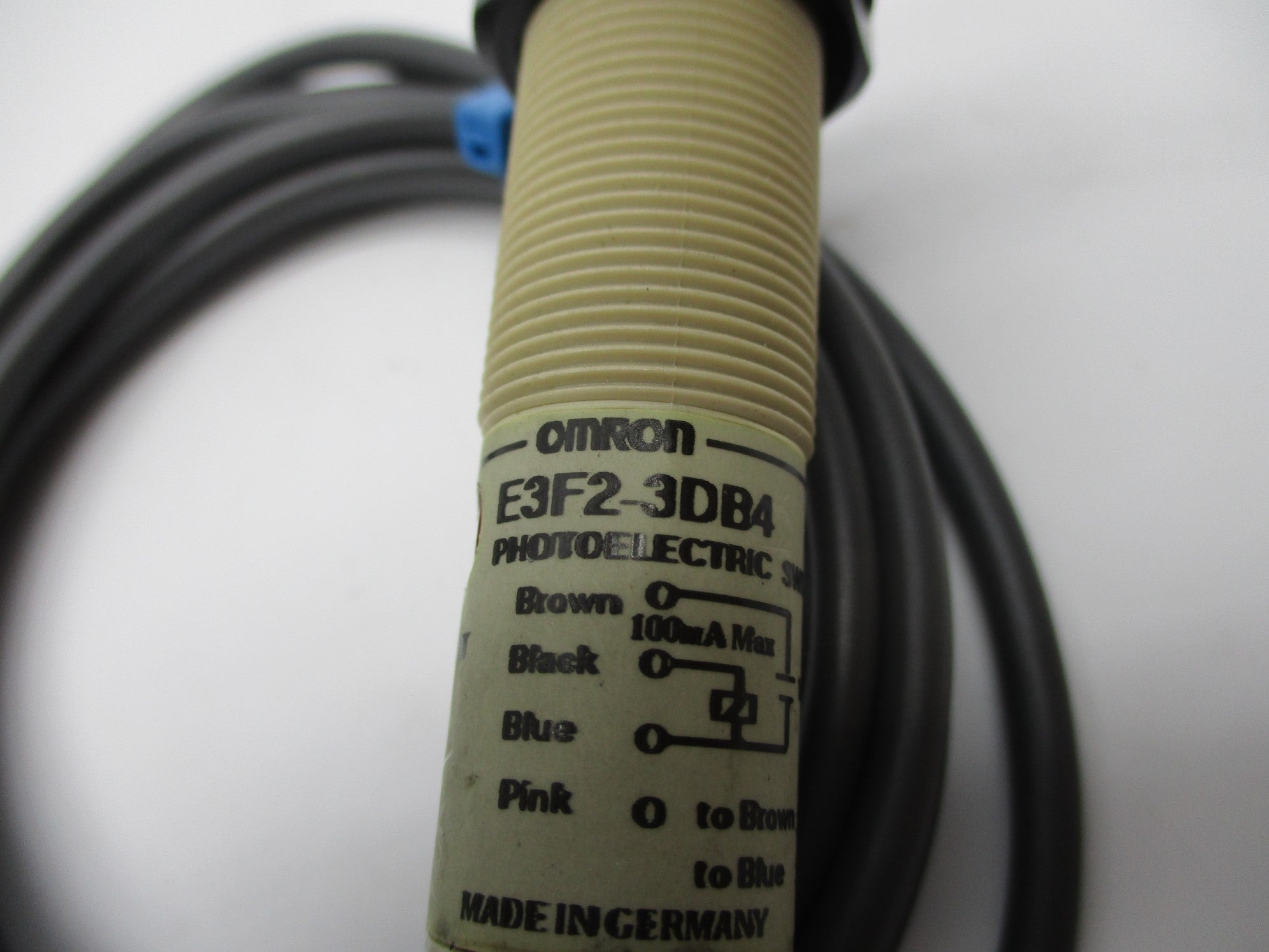OMRON E3F2-3DB4 UNMP