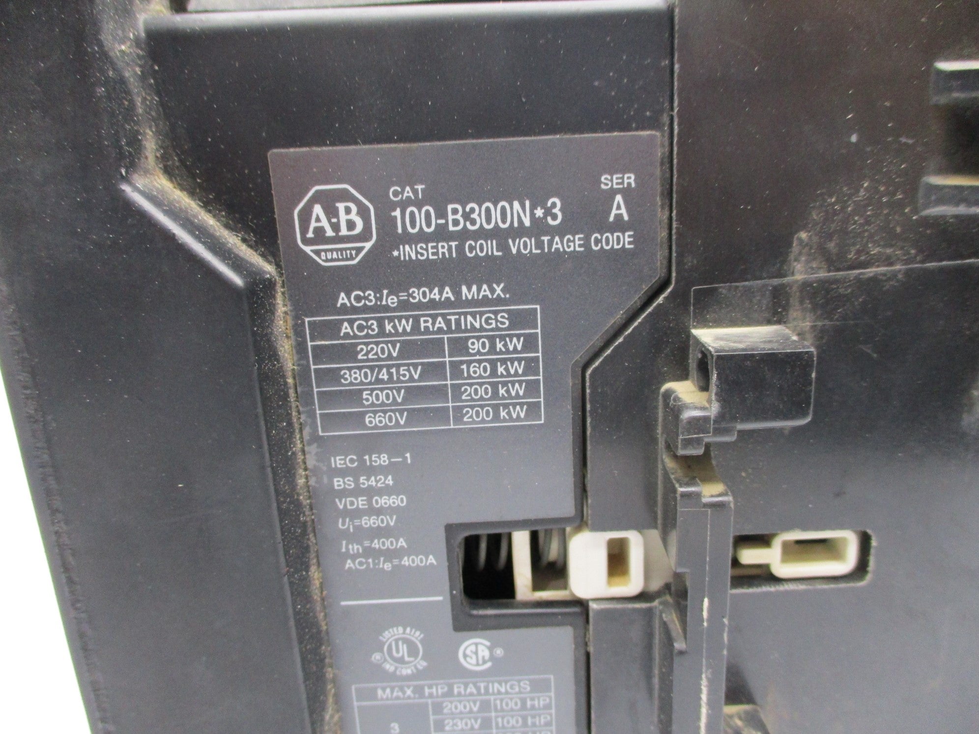 ALLEN BRADLEY 100-B300ND3 SER. A 110/120V UNMP