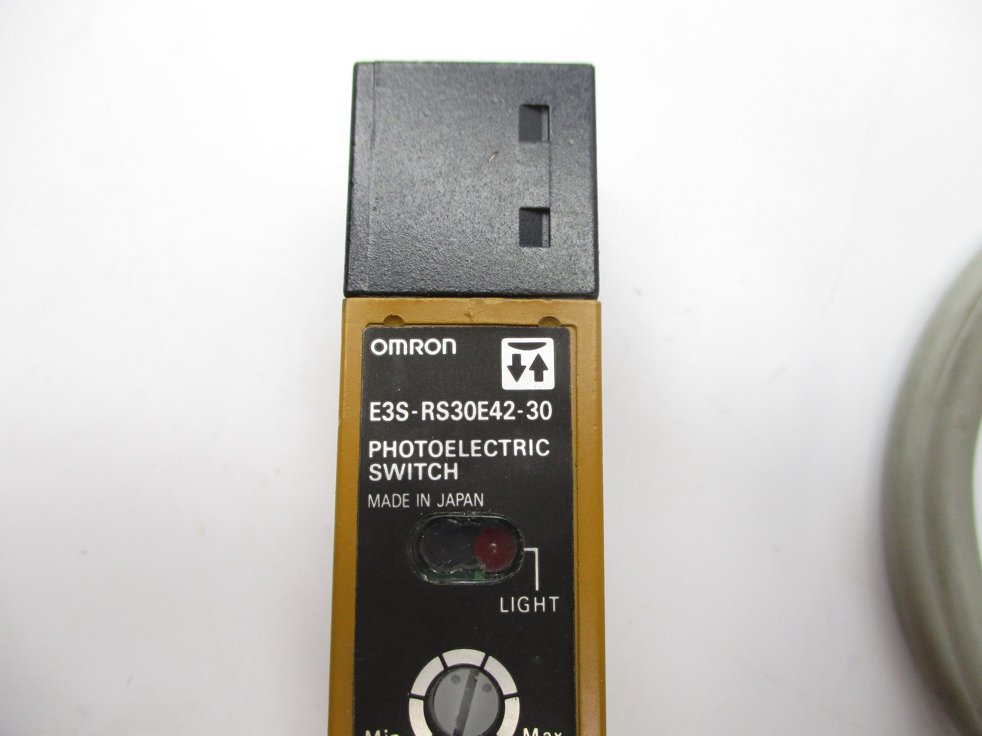 OMRON E3S-RS30E42-30 12-24VDC UNMP