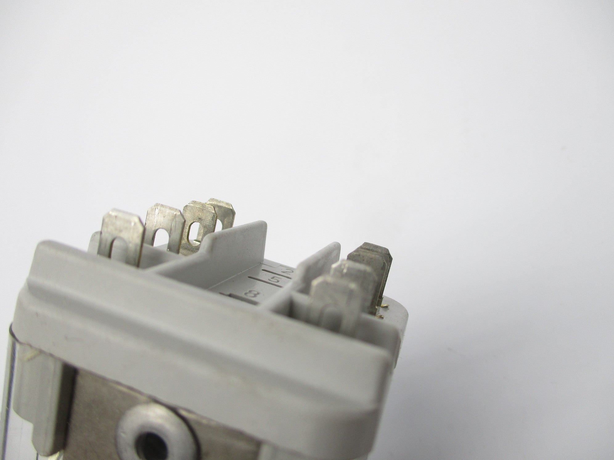 INDUSTRIAL SPARE PART 700-HB32Z24 SER. A 24V UNMP