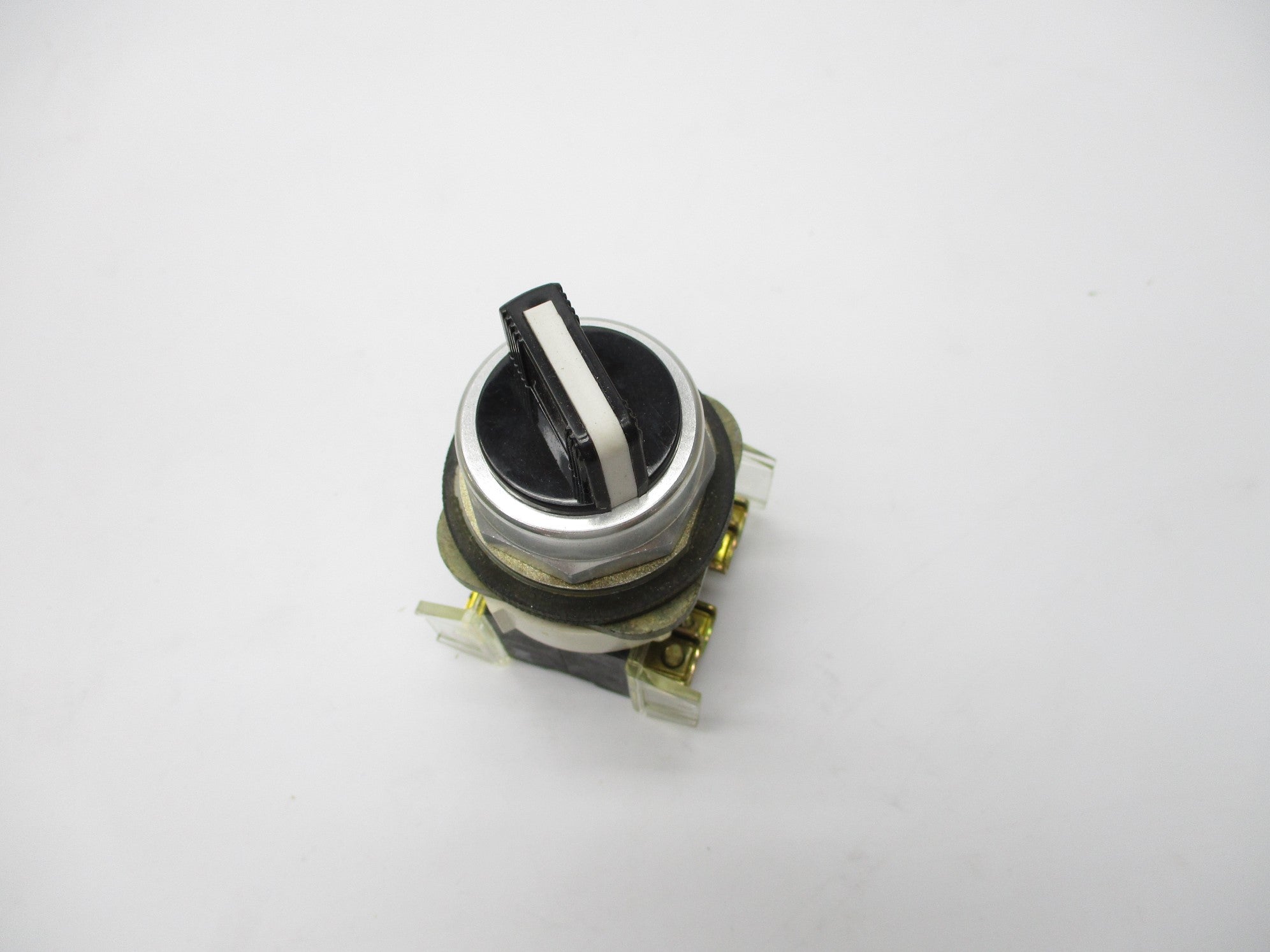 ALLEN BRADLEY 800T-J5B SER. T (BK/YL) NSMP