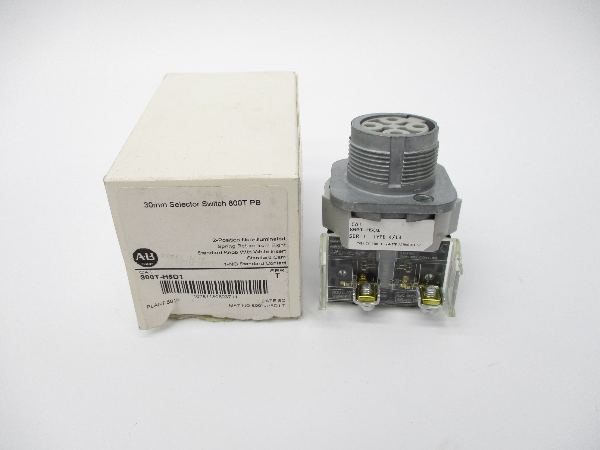 ALLEN BRADLEY 800T-H5D1 SER. T (WH) (AS PICTURED) NSMP