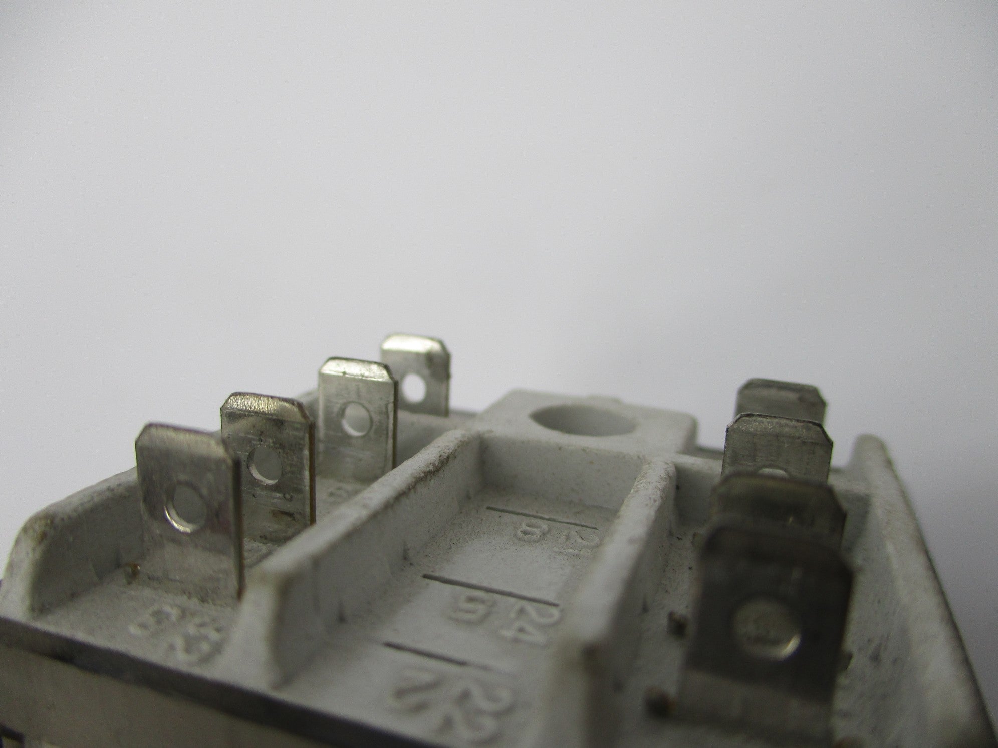 INDUSTRIAL SPARE PART 700-HB32Z24 SER. D 15A 24V UNMP