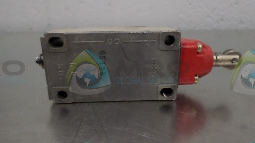 OMRON D4B-2171 LIMIT SWITCH *USED*