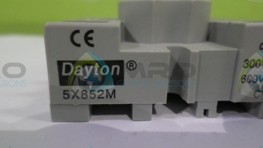 DAYTON 5X852M RELAY SOCKET *NEW NO BOX*