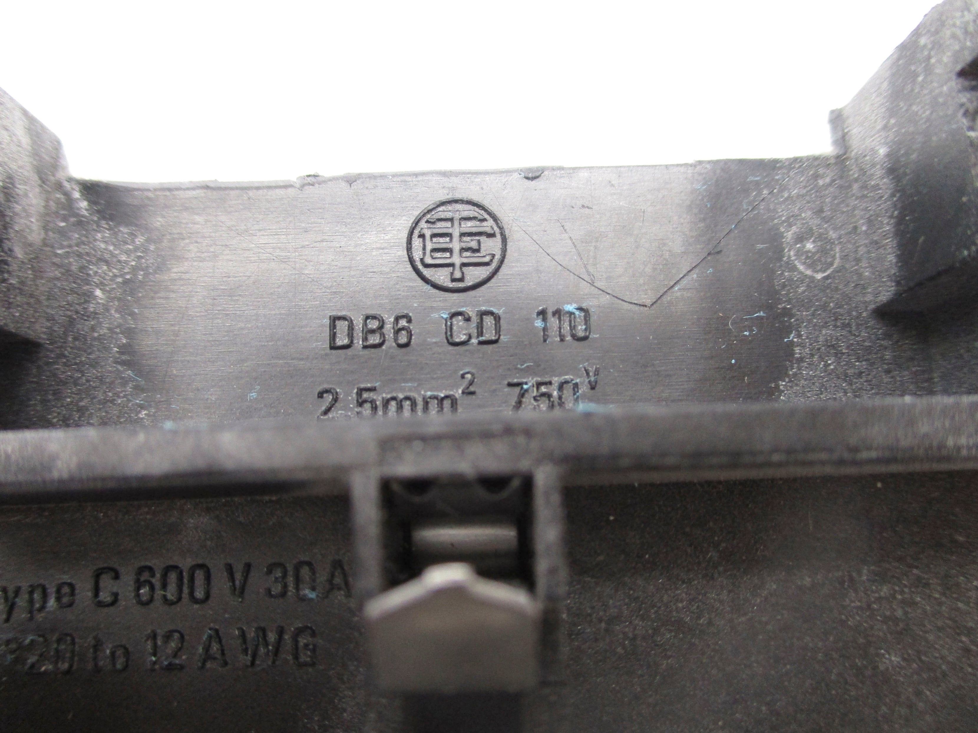 SCHNEIDER ELECTRIC DB6CD110 UNMP