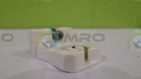 (LOT OF 5) LEVITON 13353-NX LAMPHOLDER  NSMP