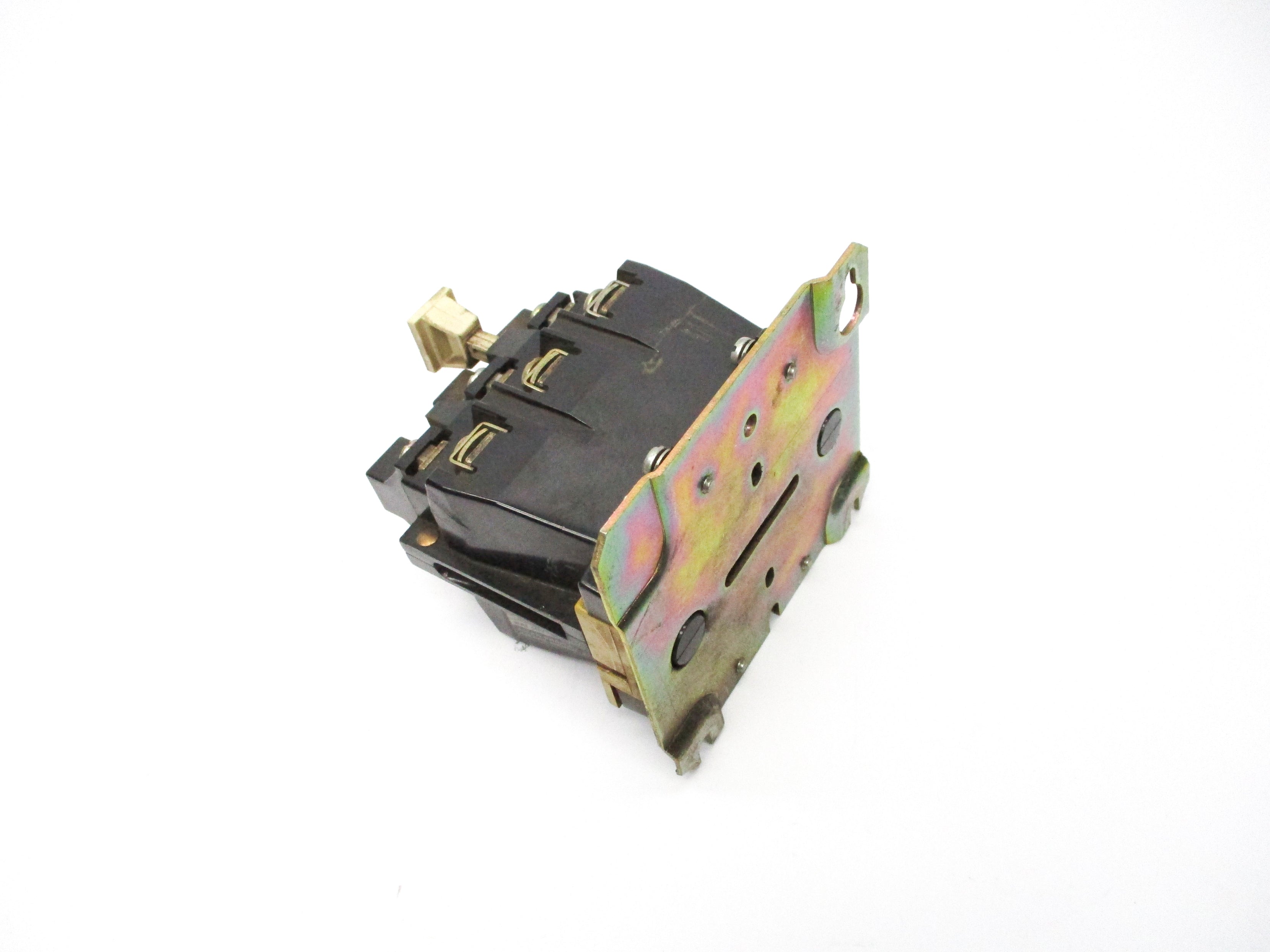 ALLEN BRADLEY 592-BOV16 SER. A 120/600VAC UNMP