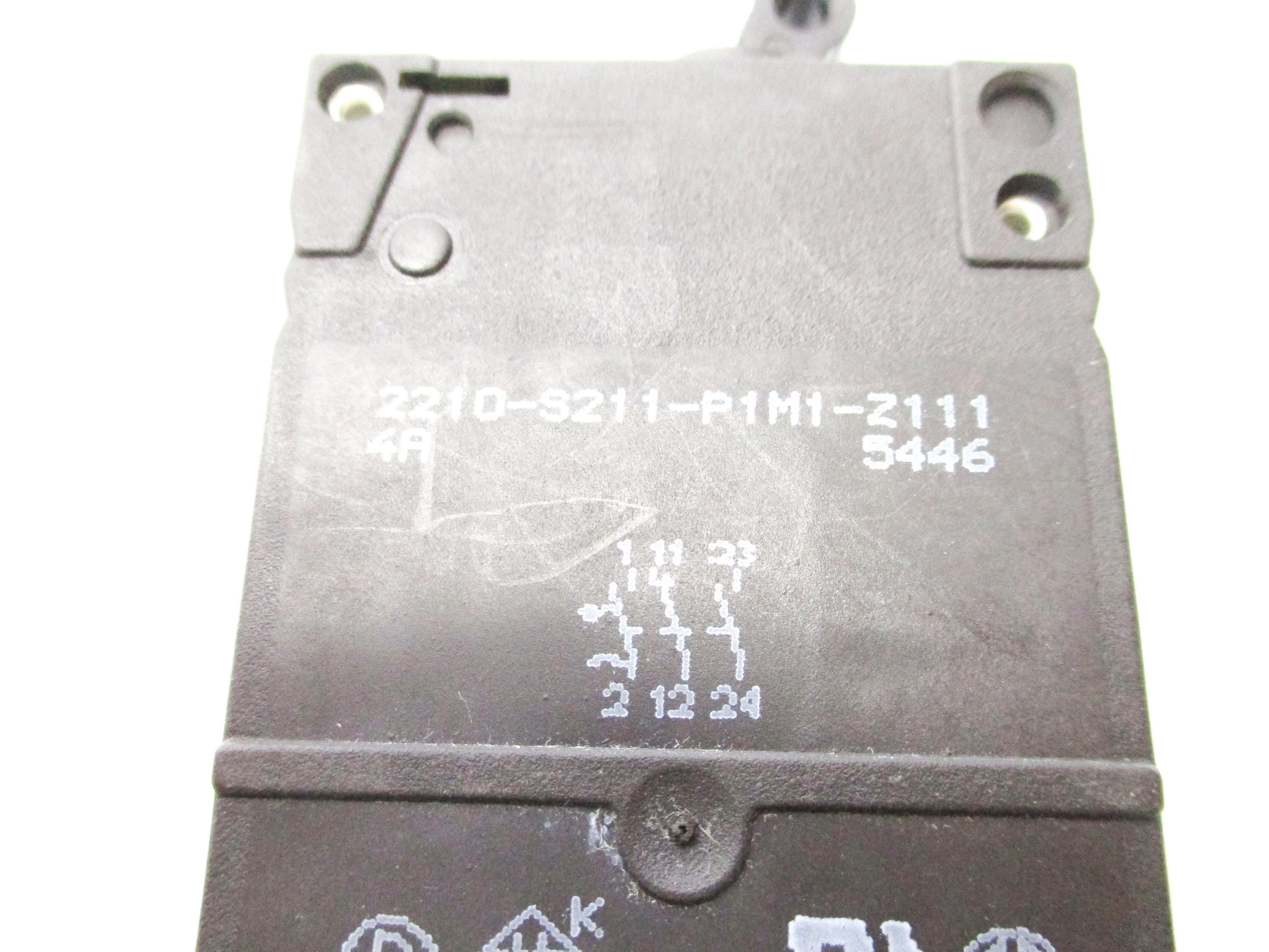 E-T-A 2210-9211-P1M1-Z111 4A UNMP