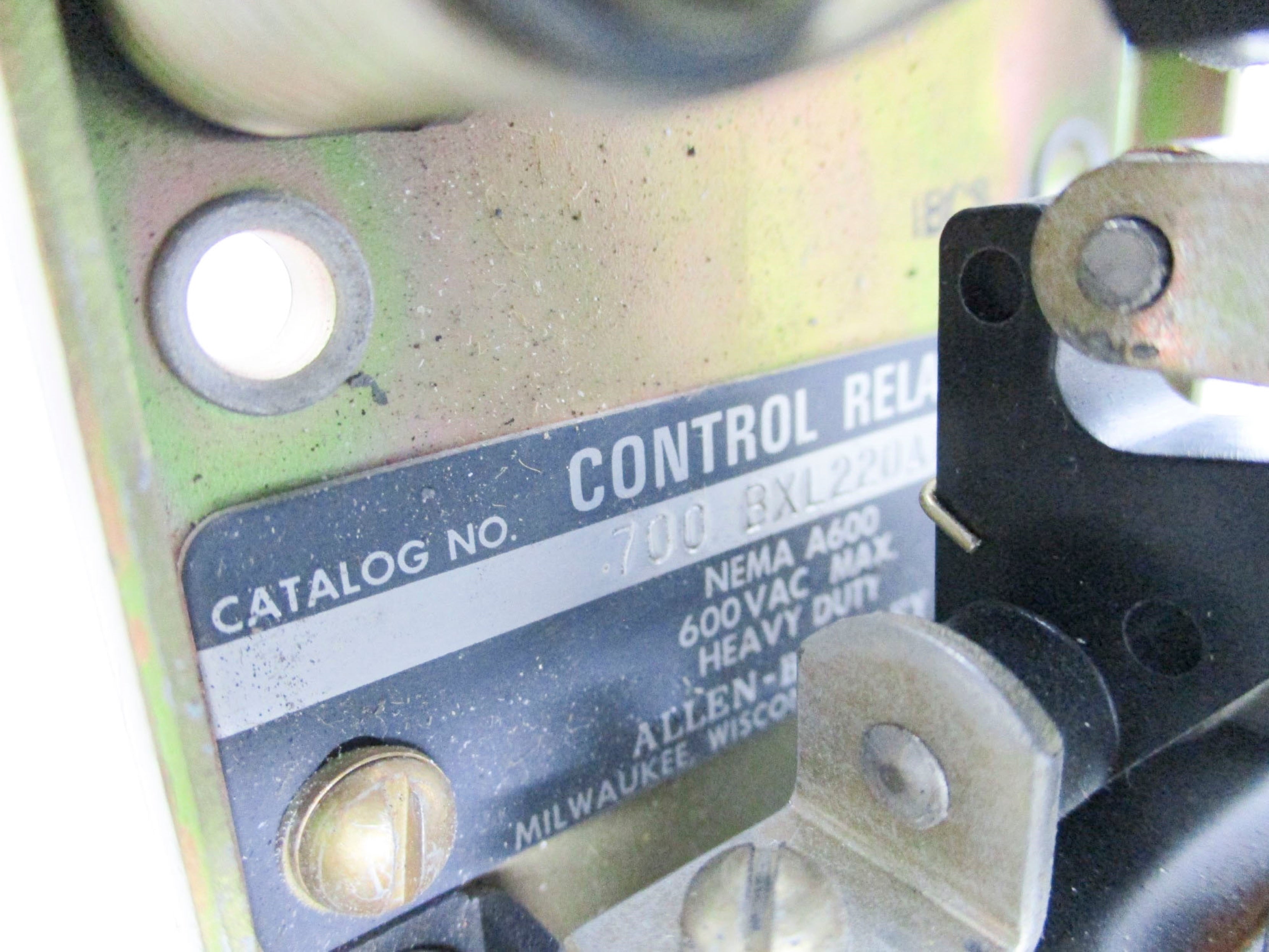 ALLEN BRADLEY 700-BXL220A1 SER. A 110/120V NSNP