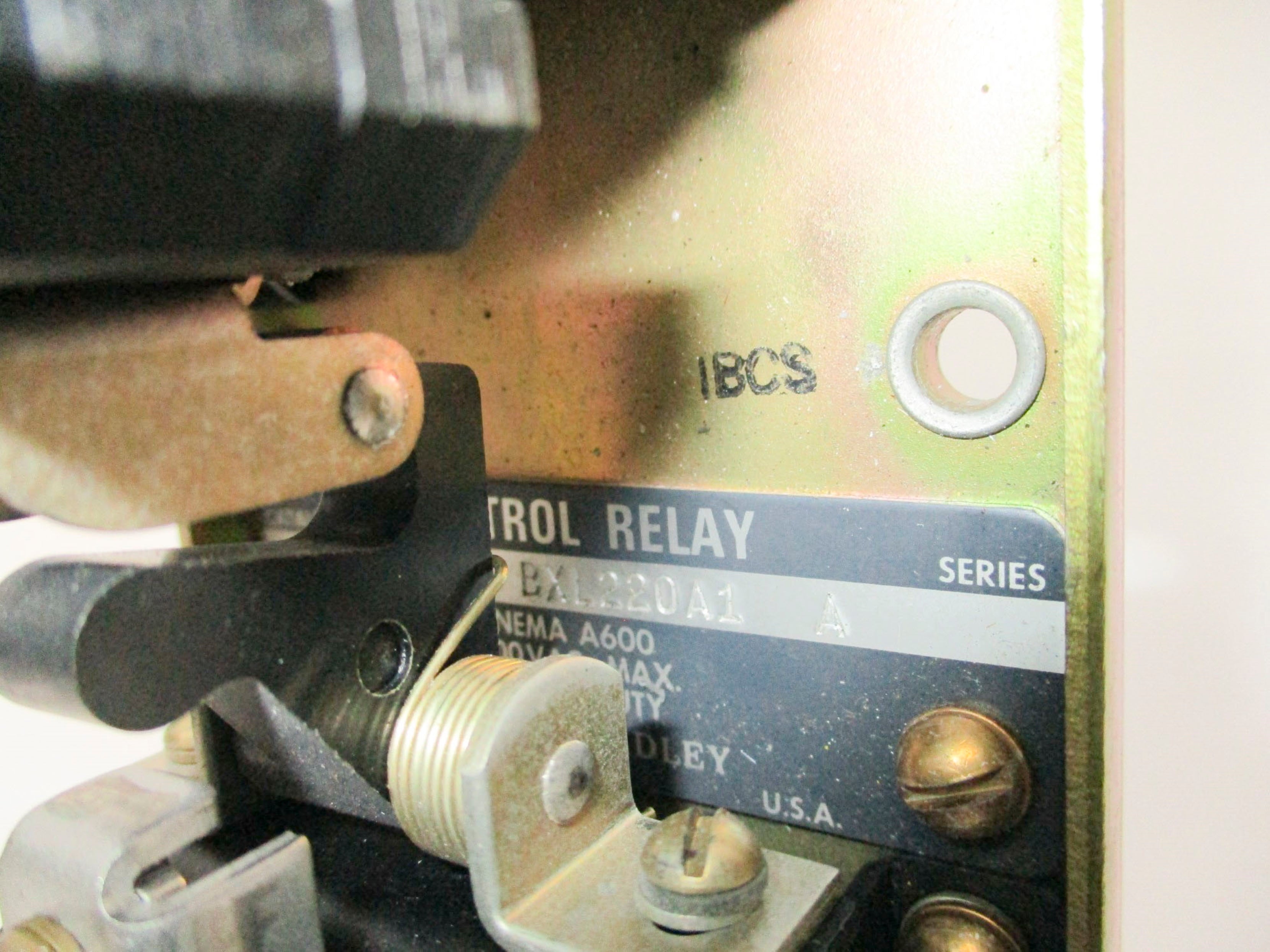 ALLEN BRADLEY 700-BXL220A1 SER. A 110/120V NSNP