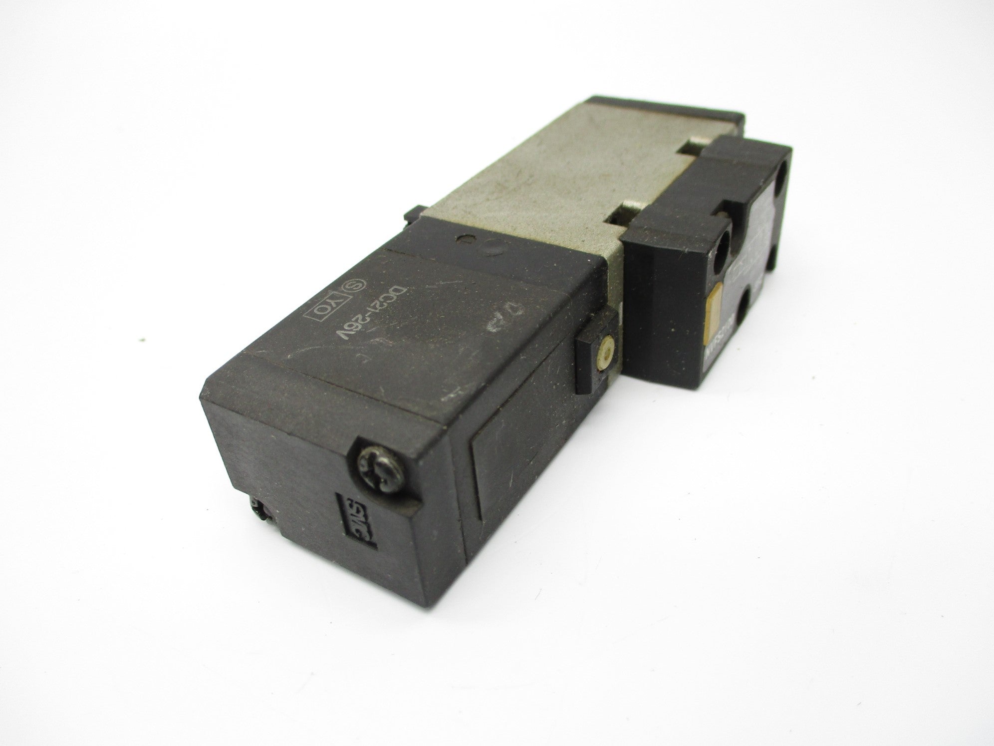 SMC NVFS2100-5FZ 145PSI 21-26VDC UNMP