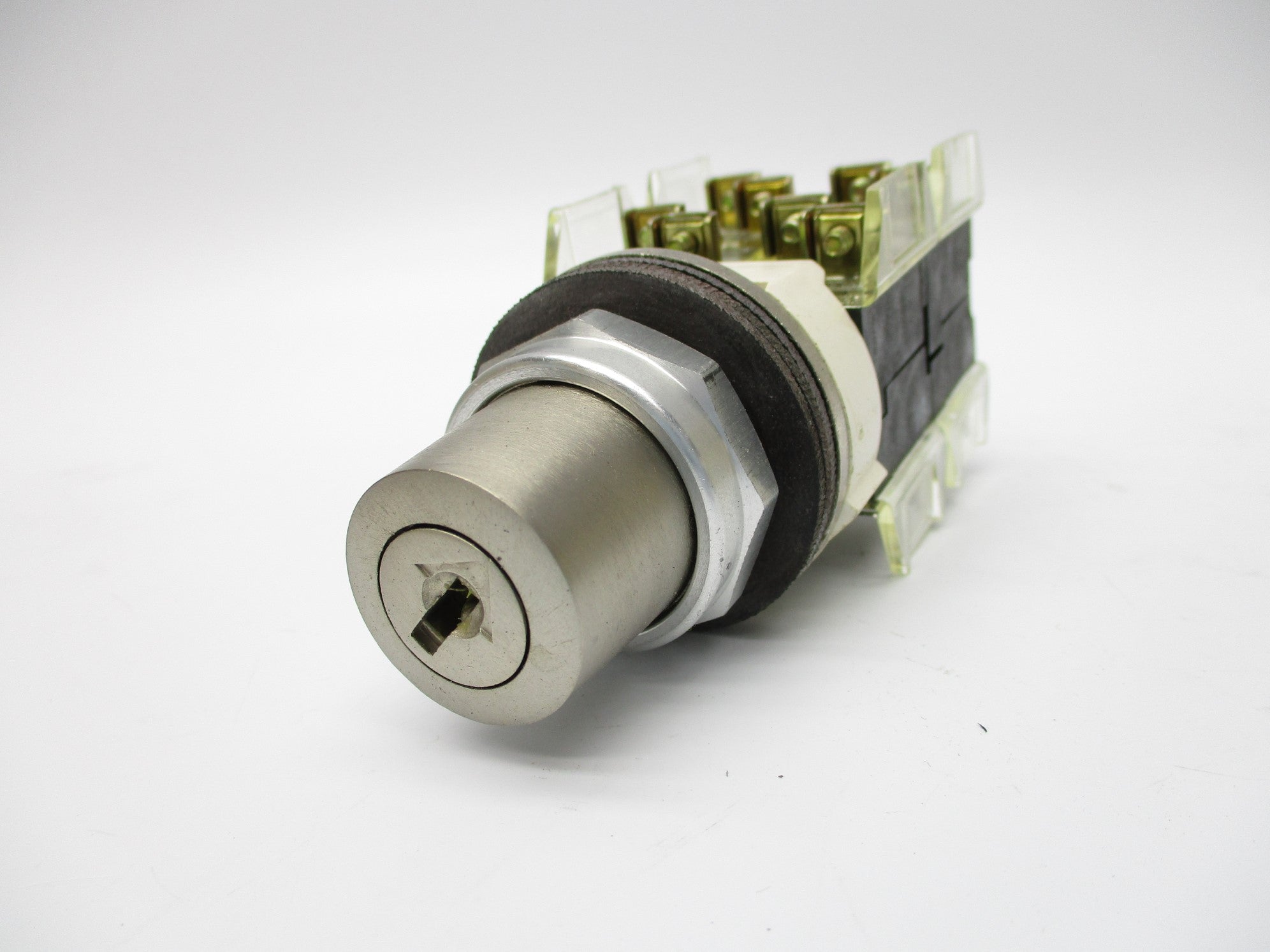 ALLEN BRADLEY 800T-H33 SER. T (NO KEY) NSNP