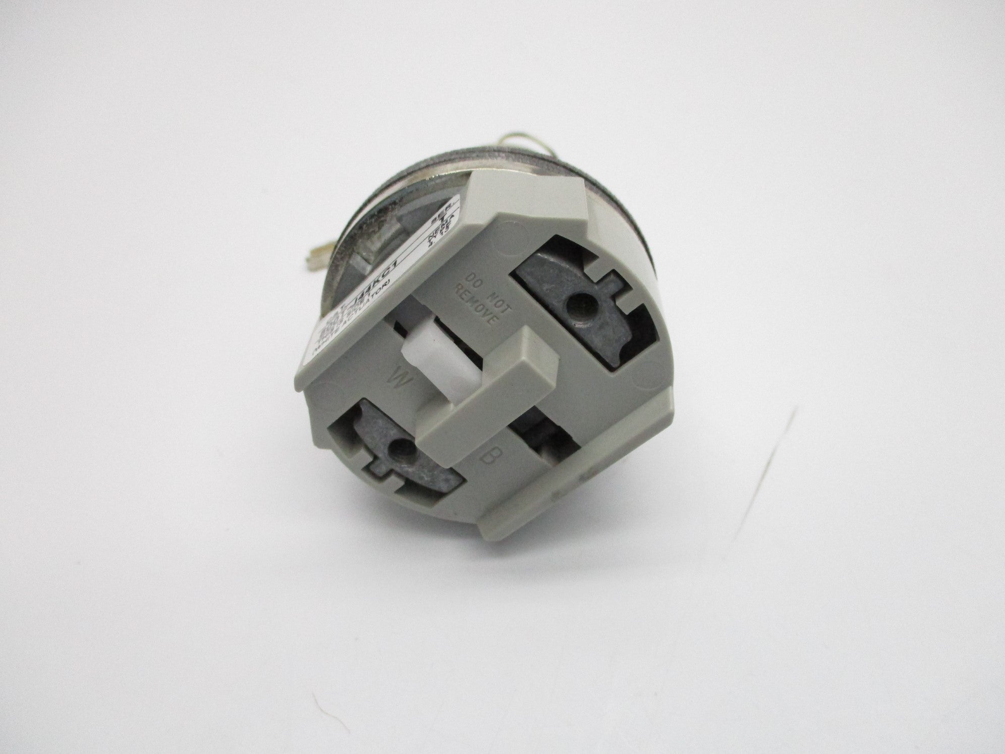 ALLEN BRADLEY 800T-J44KC1 SER. T (WH) NSMP