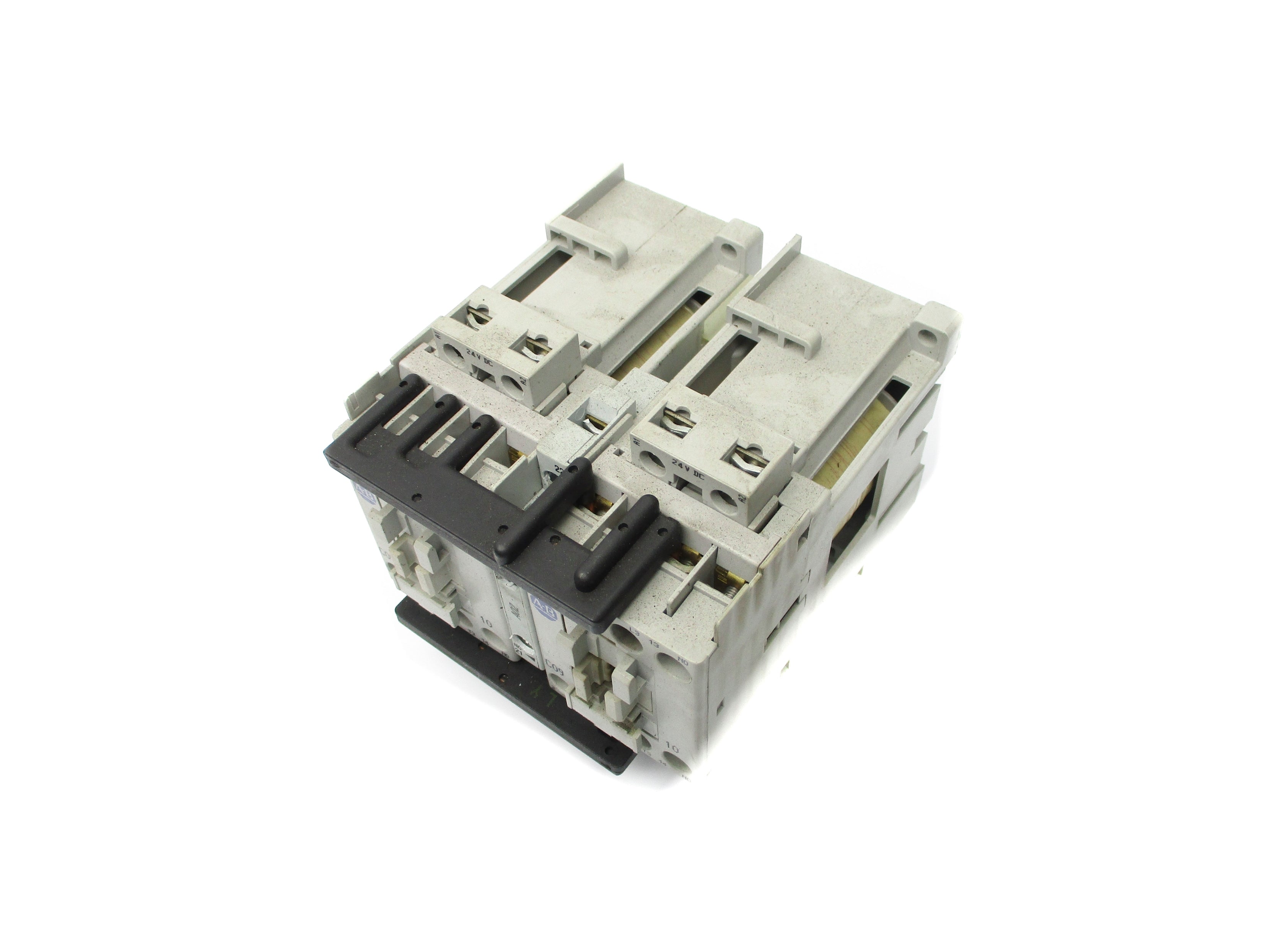 ALLEN BRADLEY 104-C09ZJ22 SER. B 24VDC UNMP